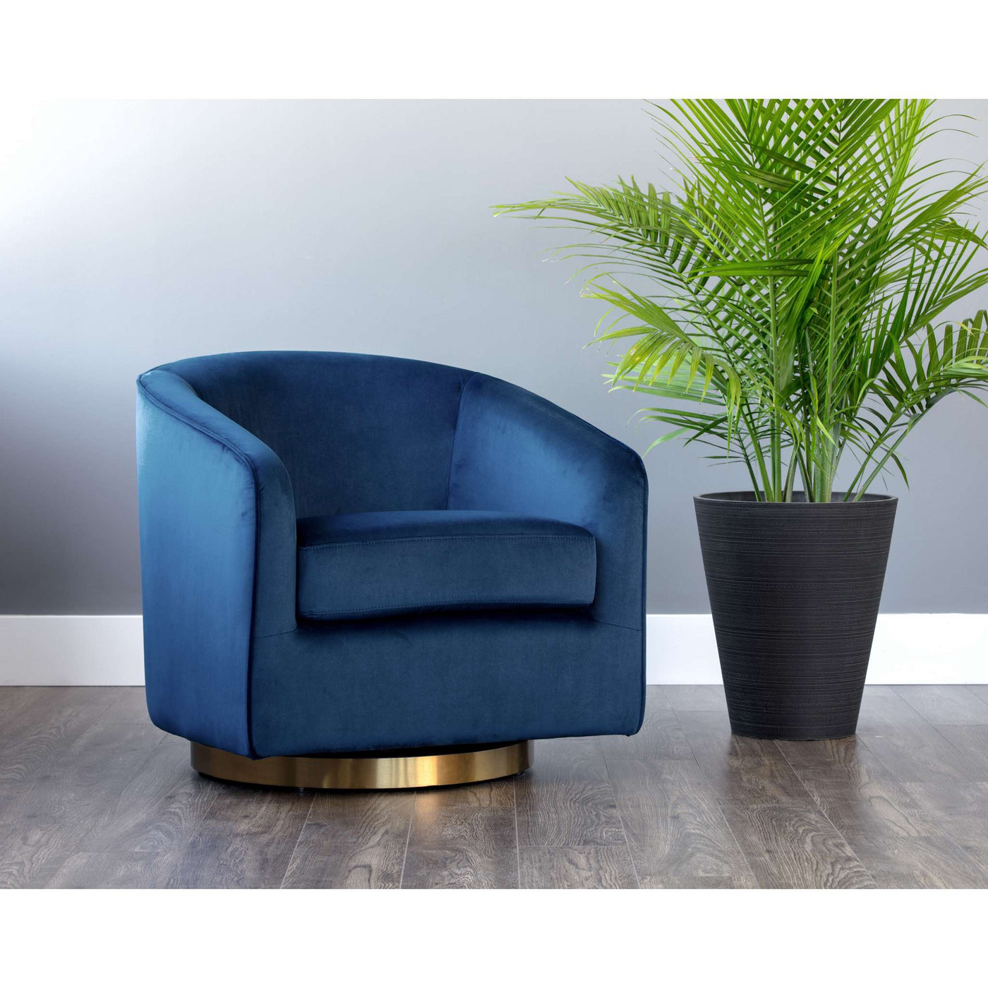 HAZEL SWIVEL LOUNGE CHAIR