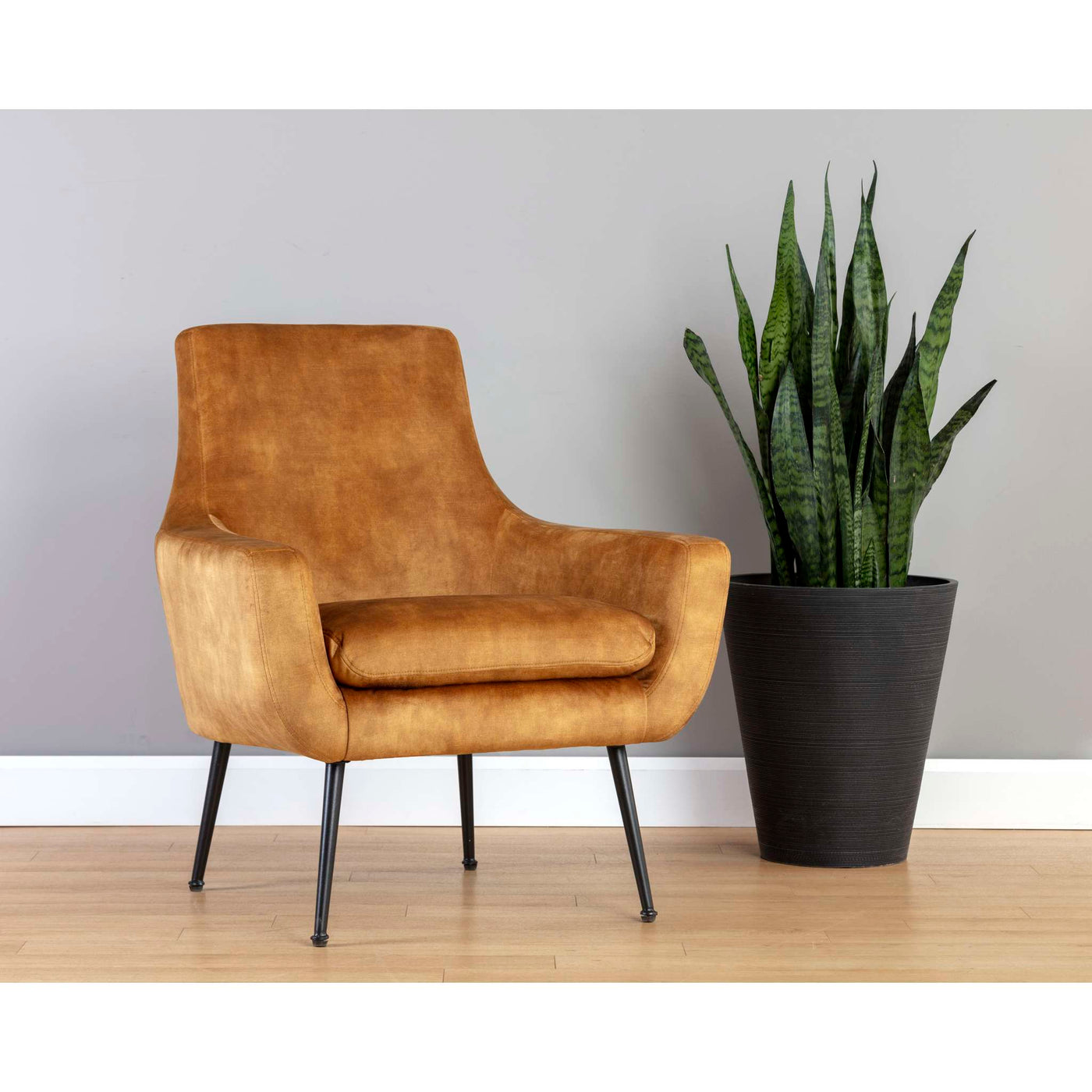 ALETTA LOUNGE CHAIR