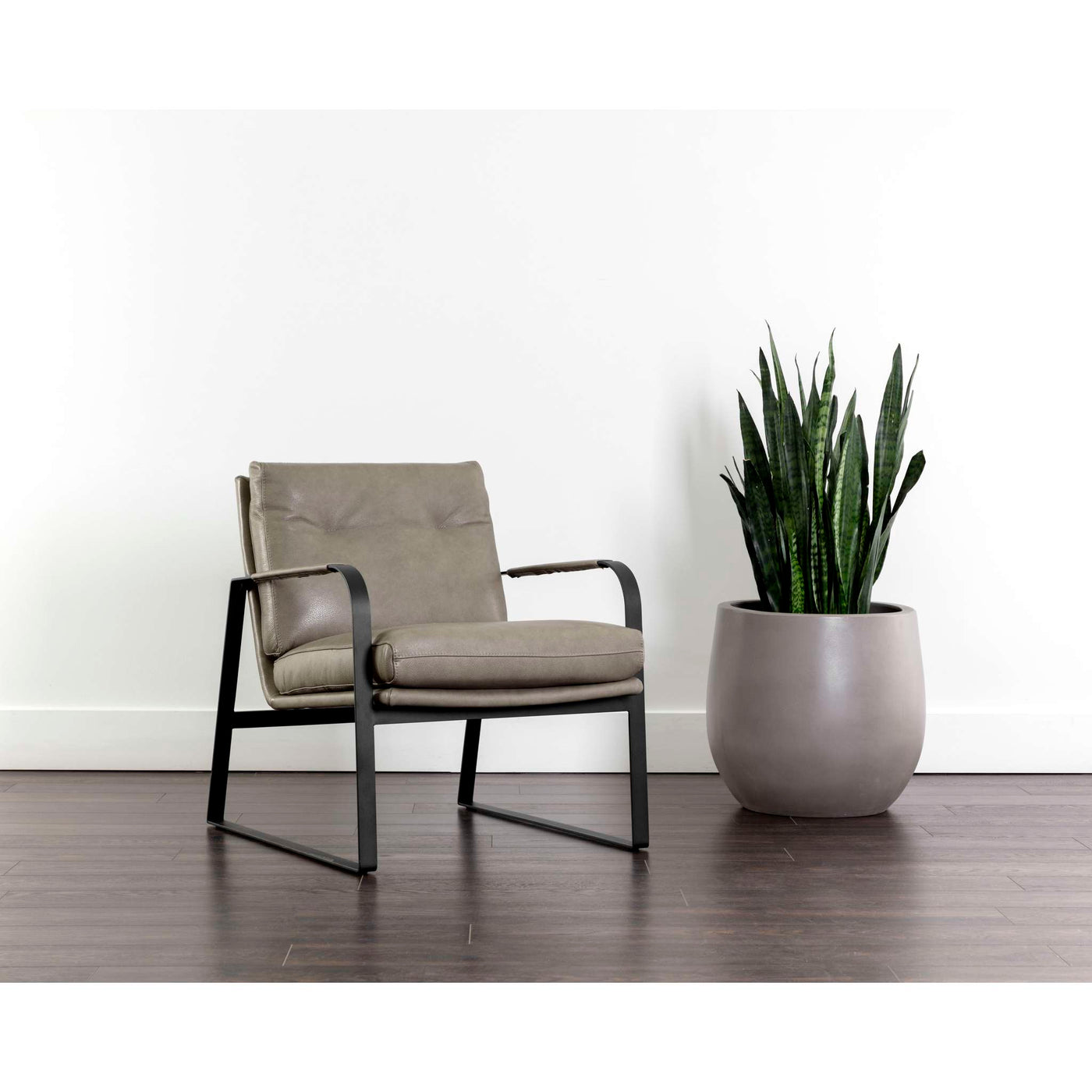 STERLING LOUNGE CHAIR