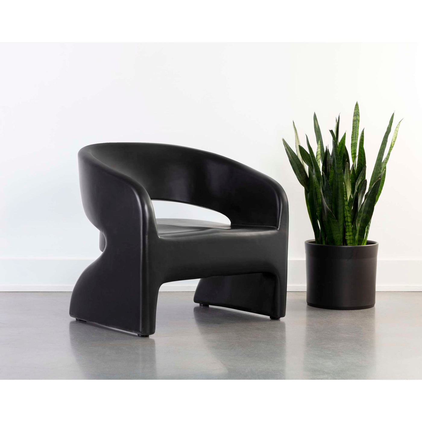 Cura Lounge Chair