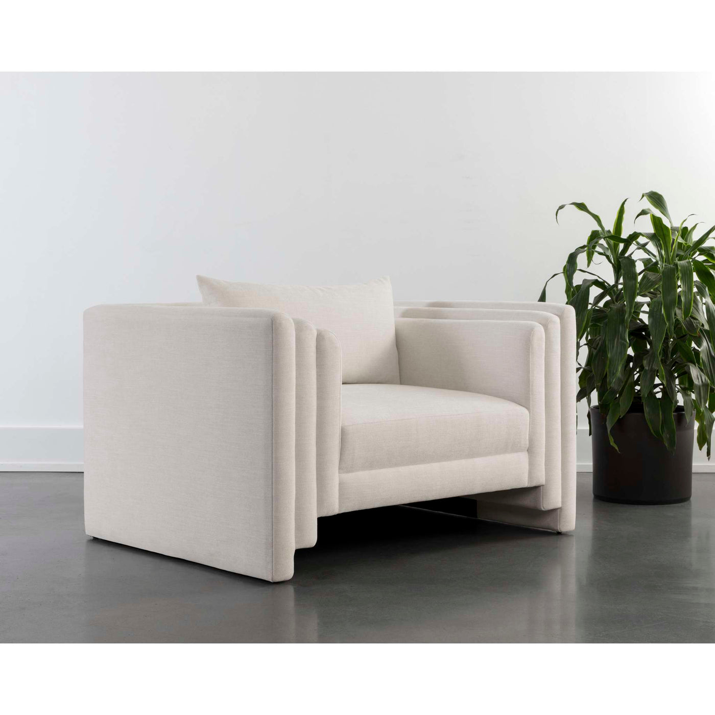 KIRA ARMCHAIR