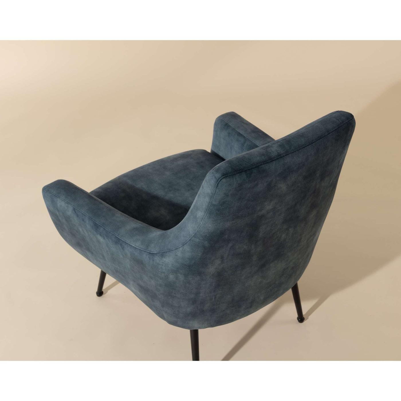 ALETTA LOUNGE CHAIR